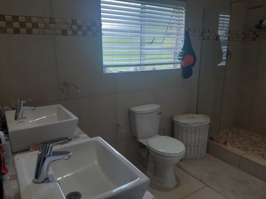 6 Bedroom Property for Sale in East Coast Resorts Eastern Cape